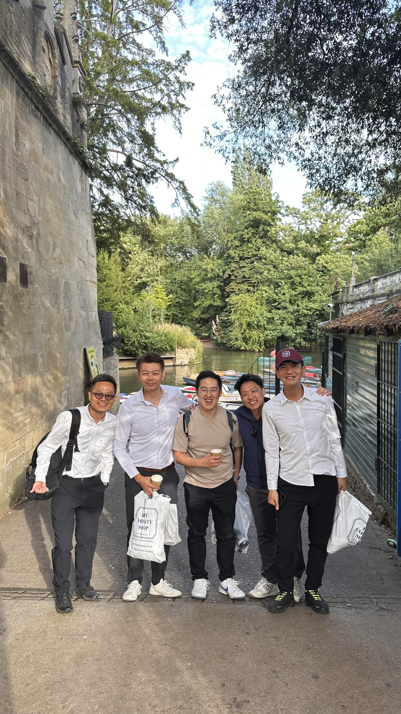 Access to a vast professional network with shared experiences